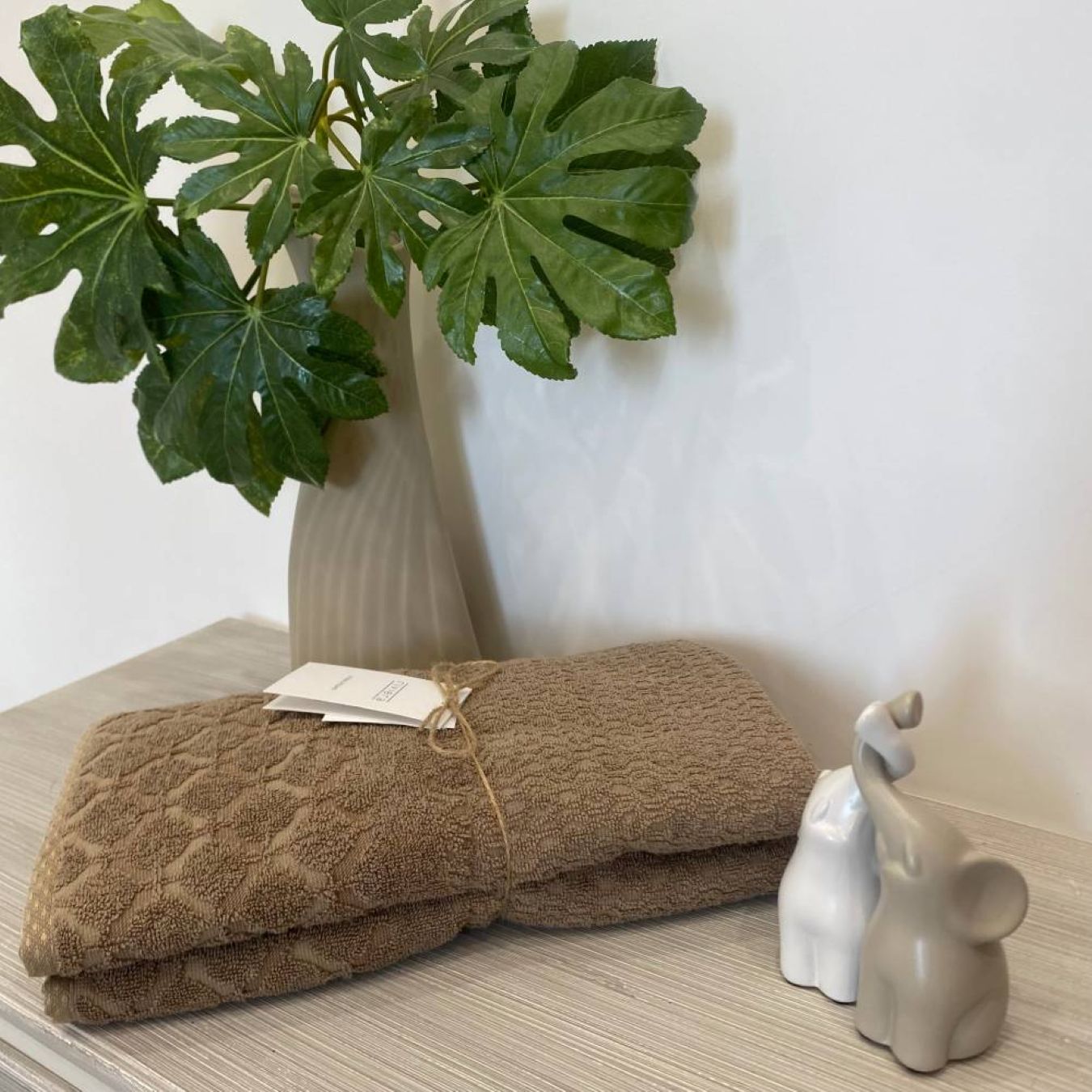 02022 -- 000 (2129) Telo Doccia Tiles Jacquard Tortora - immagine 1