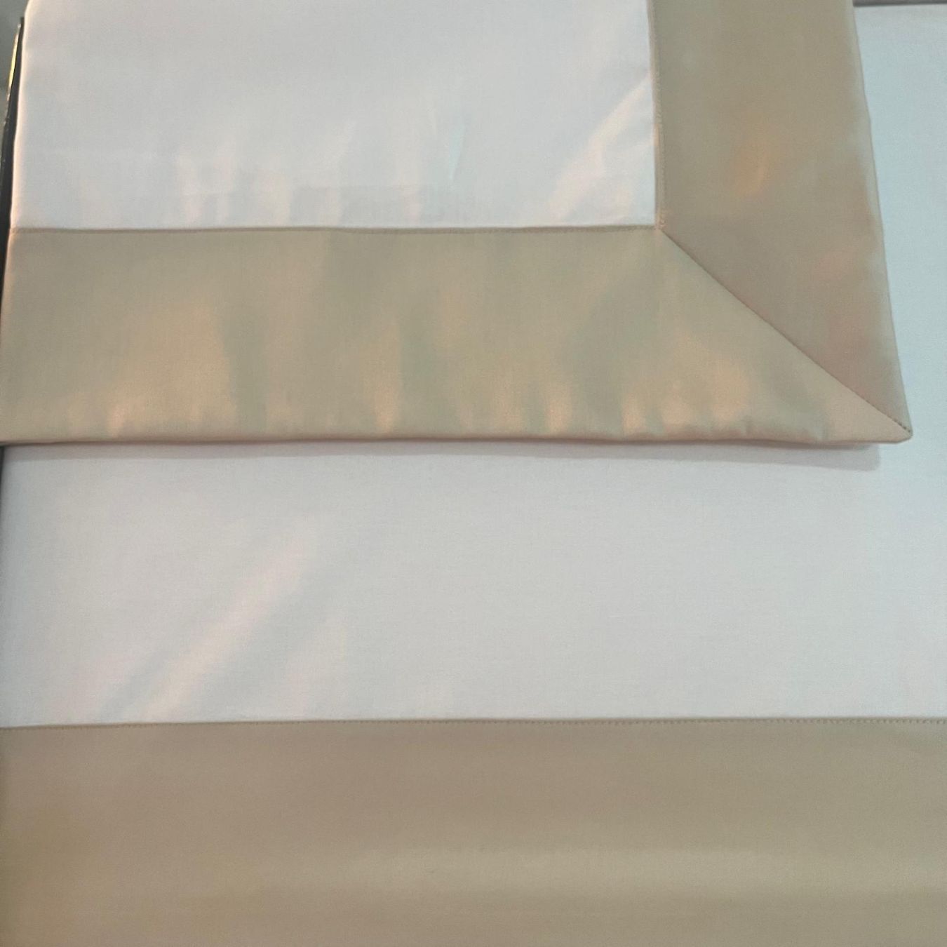 02433 -- 000 (2542) Completo Lenzuola Ninfa Bianco-Tortora - immagine 1